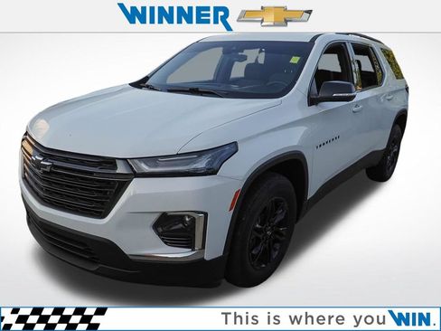 Used 2023 Chevrolet Traverse LT FWD image 1