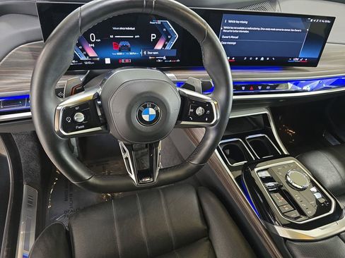 Certified 2024 BMW 760i xDrive w/ Luxury Rear Seating Package image 19