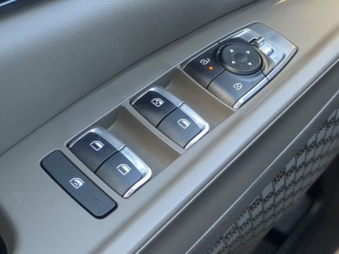 Used 2025 Kia Carnival image 23