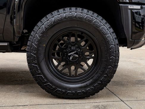 Used 2024 GMC Sierra 2500 Denali Ultimate image 12