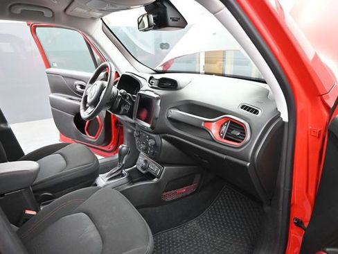 Used 2023 Jeep Renegade Trailhawk AWD/4WD image 22