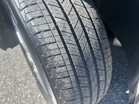 Used 2024 GMC Terrain SLE image 27