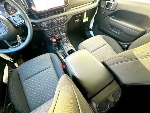 New 2026 Jeep Gladiator Mojave w/ Dual Top Group image 20