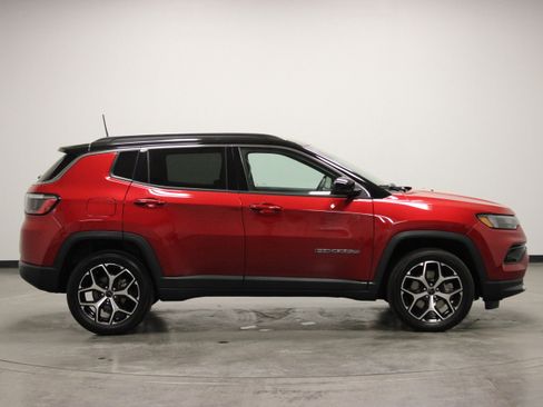 Used 2025 Jeep Compass Limited AWD/4WD image 9