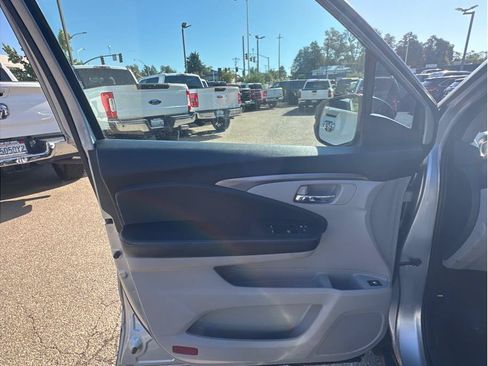 Used 2017 Honda Pilot LX image 15