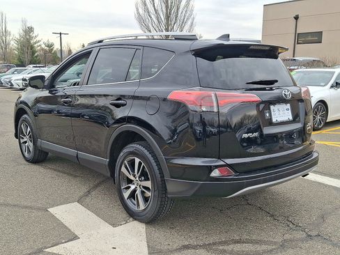 Used 2018 Toyota RAV4 XLE image 4