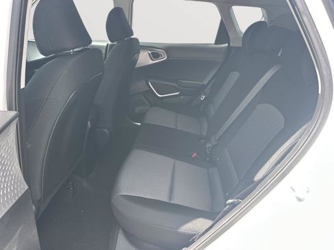 Used 2025 Kia Soul LX w/ LX Technology Package FWD image 19