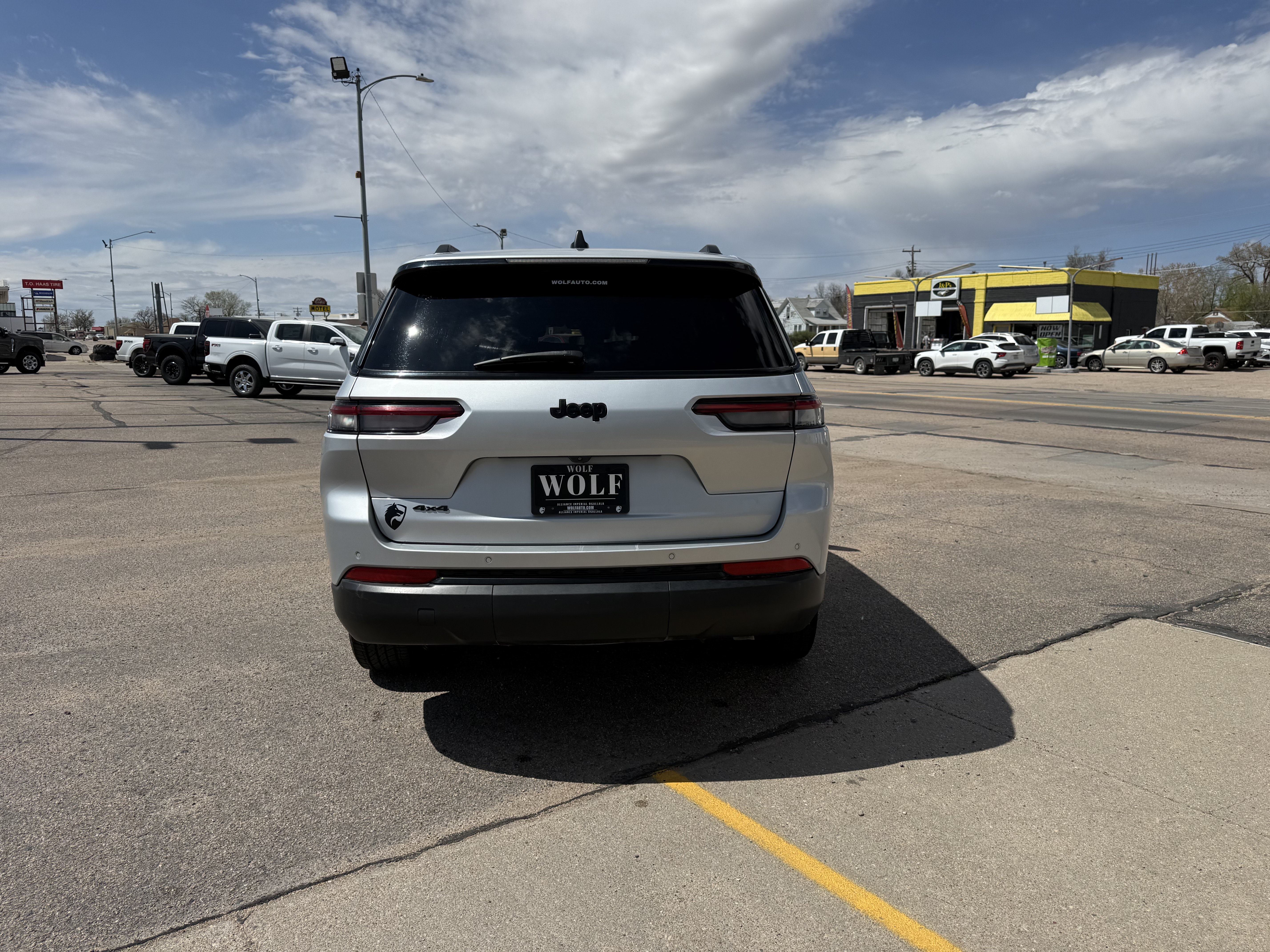 Used 2023 Jeep Grand Cherokee L Laredo AWD/4WD image 8