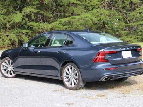 Used 2021 Volvo S60 T6 Momentum AWD/4WD image 37