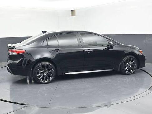 Used 2025 Toyota Corolla SE FWD image 3