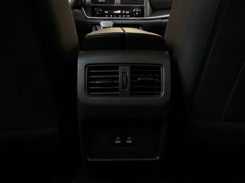 Used 2025 Nissan Rogue SV FWD image 13