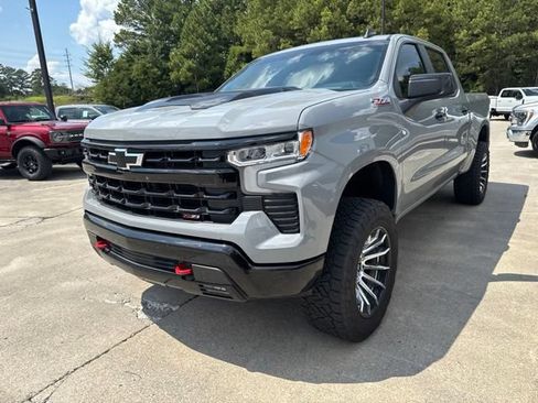 Used 2024 Chevrolet Silverado 1500 LT Trail Boss w/ Convenience Package II AWD/4WD image 4