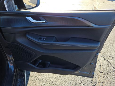 New 2025 Jeep Grand Cherokee Altitude image 6