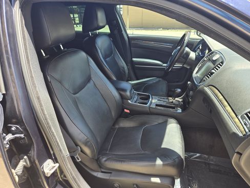 Used 2011 Chrysler 300 C w/ Safetytec Group RWD image 9