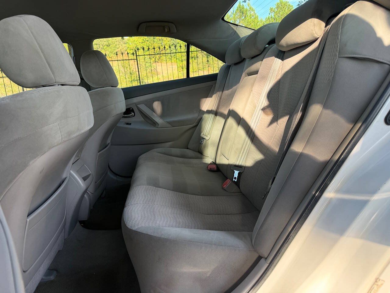 Used 2010 Toyota Camry LE FWD image 22