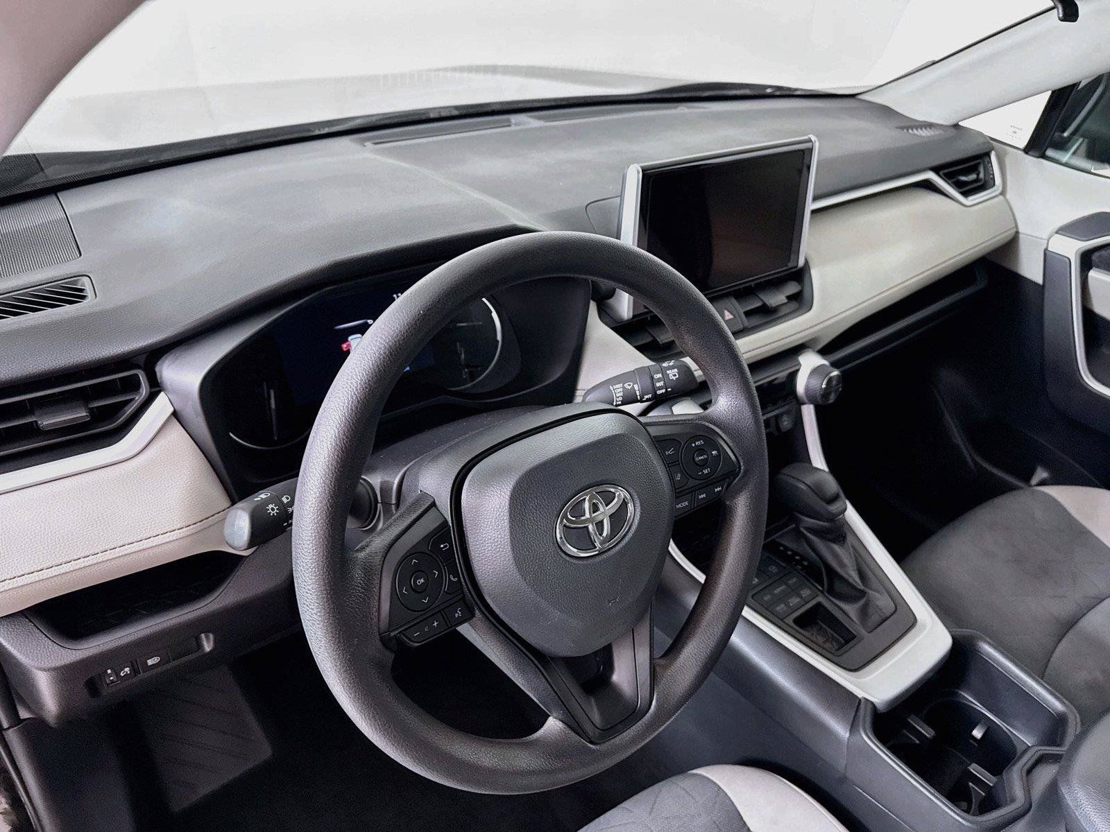 Used 2025 Toyota RAV4 XLE AWD/4WD image 22