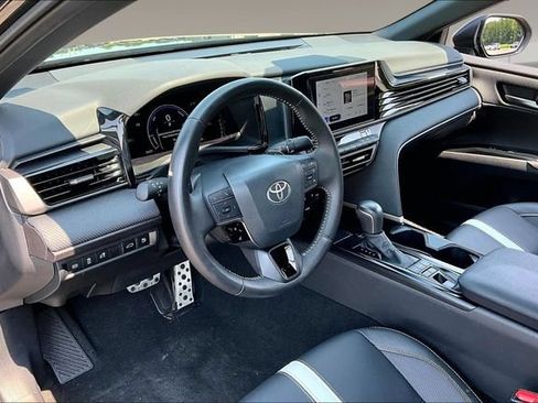 Used 2025 Toyota Camry SE w/ Convenience Package FWD image 16