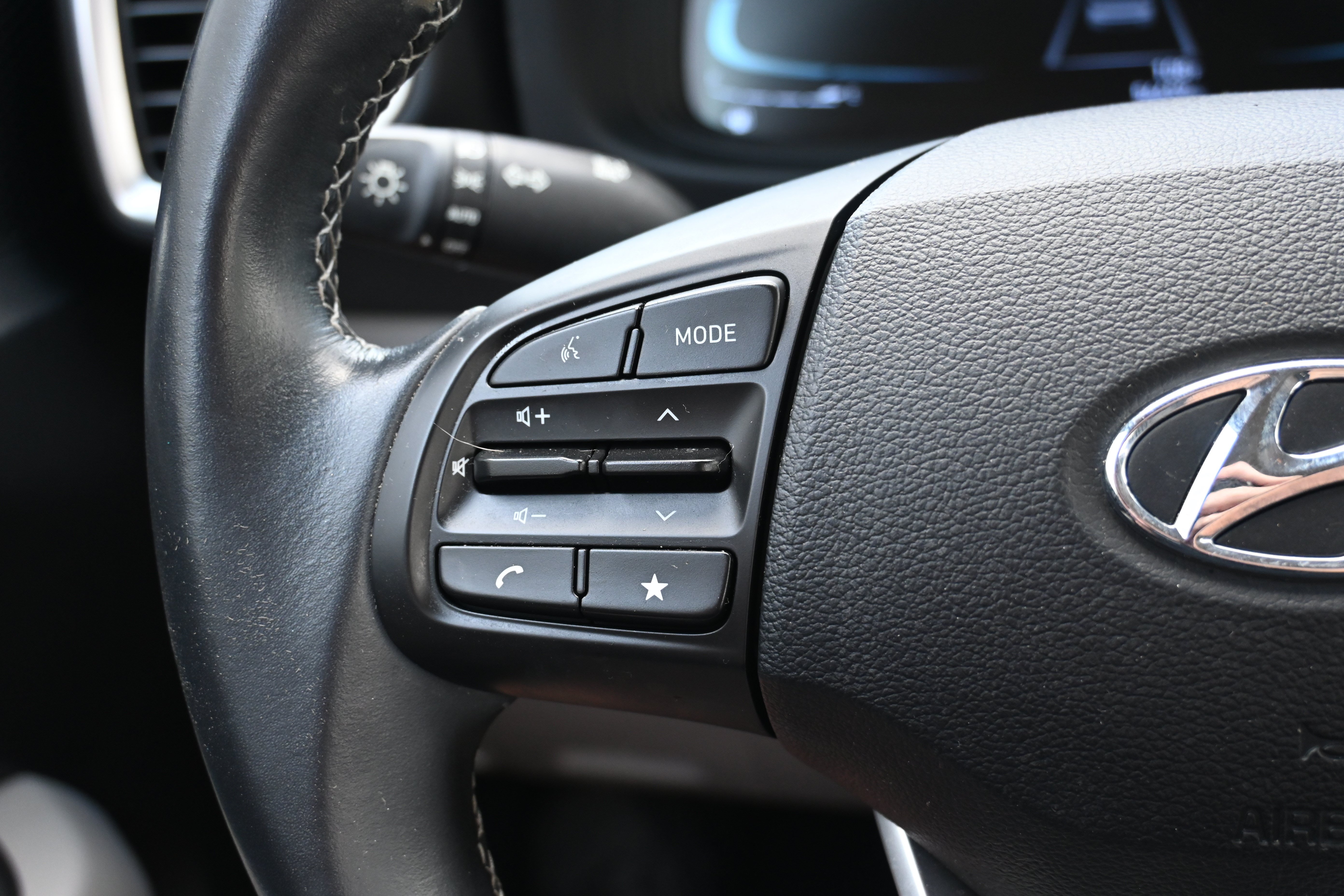 Used 2024 Hyundai Venue SEL FWD image 18
