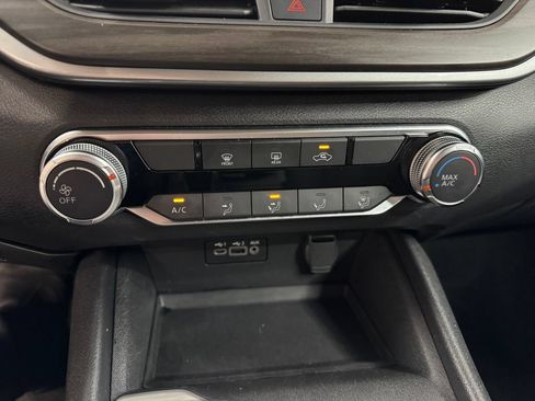 Used 2025 Nissan Altima 2.5 SV FWD image 21