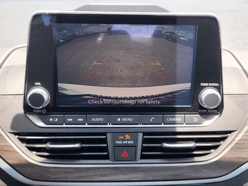 Used 2025 Nissan Altima 2.5 SV FWD image 18
