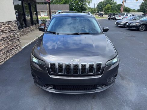 Used 2019 Jeep Cherokee Latitude Plus w/ Comfort/Convenience Group FWD image 9