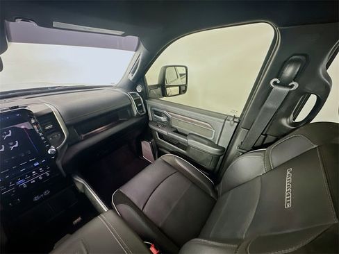 Used 2025 RAM 3500 Laramie image 11