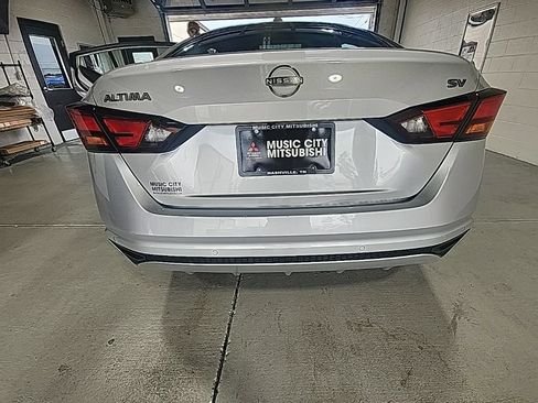 Used 2024 Nissan Altima 2.5 SV FWD image 17