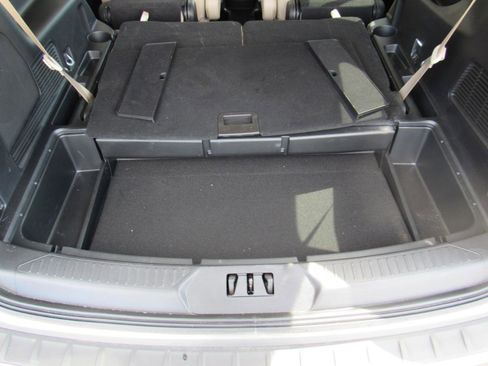 Used 2023 Ford Explorer Limited w/ Limited Technology Package image 38