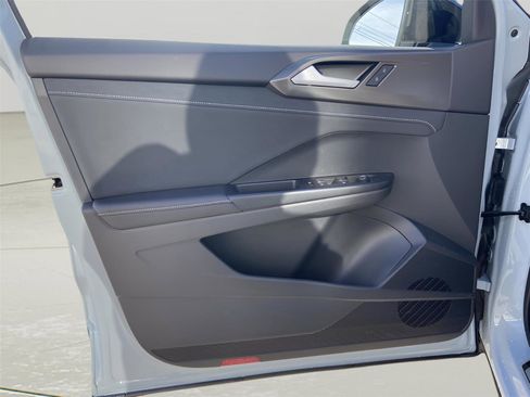 Used 2025 Volkswagen Taos SE image 22