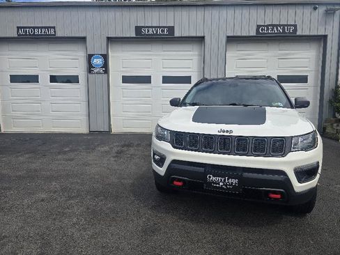 Used 2020 Jeep Compass Trailhawk AWD/4WD image 2