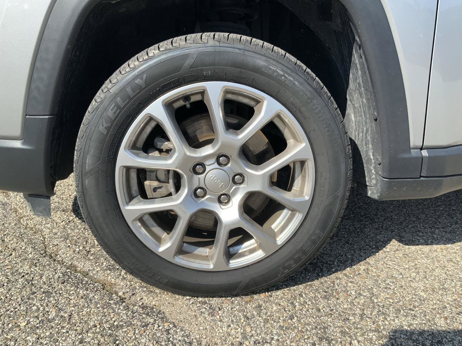 Used 2023 Jeep Compass Latitude AWD/4WD image 15