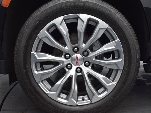 Used 2021 GMC Yukon XL Denali w/ Denali Premium Package image 9