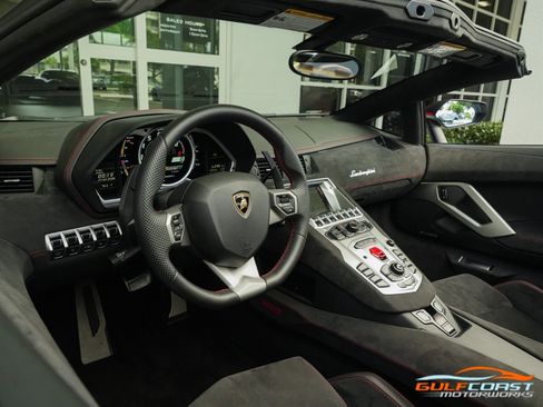 Used 2016 Lamborghini Aventador LP 700-4 image 2