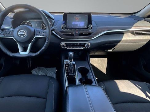 Used 2025 Nissan Altima 2.5 SV FWD image 8