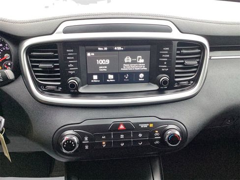 Used 2020 Kia Sorento LX image 30