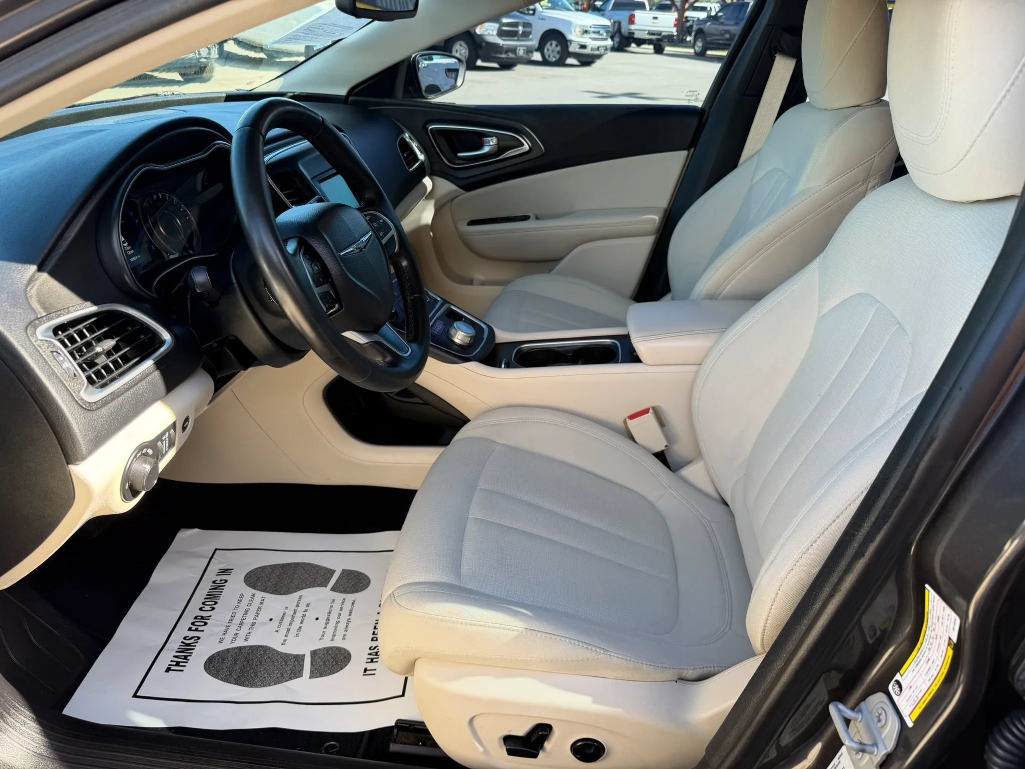 Used 2016 Chrysler 200 Limited w/ Travel & Safety Group FWD image 5