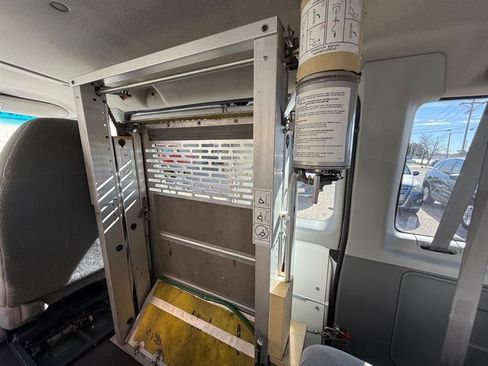 Used 2005 Ford E-150 and Econoline 150 Wagon image 15