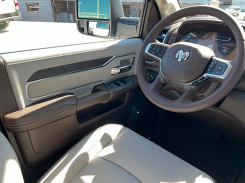 New 2026 RAM 2500 Laramie AWD/4WD image 11