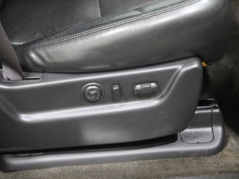 Used 2013 Chevrolet Avalanche LTZ AWD/4WD image 24