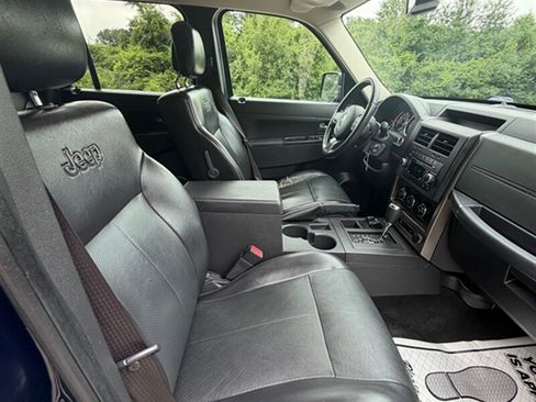 Used 2012 Jeep Liberty Sport AWD/4WD image 18