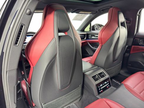 Used 2024 Porsche Panamera image 39