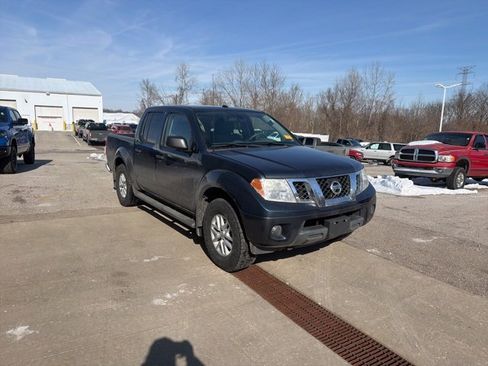 Used 2018 Nissan Frontier SV image 1