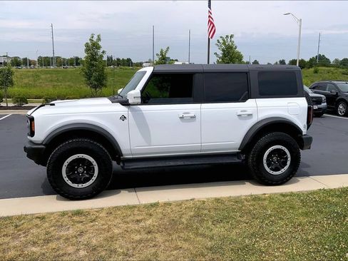 Used 2025 Ford Bronco Outer Banks w/ Sasquatch Package AWD/4WD image 12