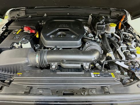 Used 2024 Jeep Wrangler Sport S image 33