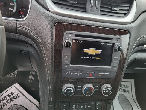 Used 2017 Chevrolet Traverse LT w/ Style and Technology Package FWD image 12