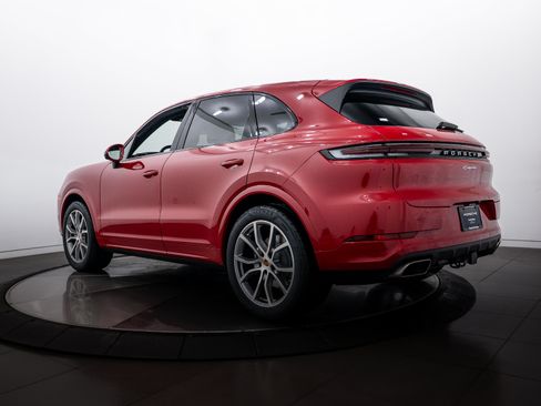 Certified 2026 Porsche Cayenne AWD/4WD image 3