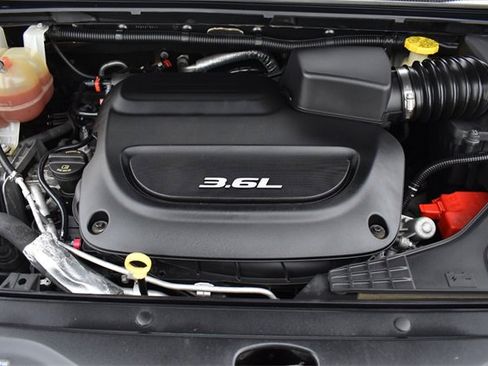 Used 2017 Chrysler Pacifica Touring-L w/ Tire & Wheel Group image 34