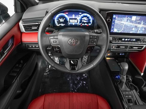 Used 2026 Toyota Camry Hybrid FWD image 11