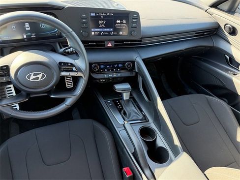Used 2025 Hyundai Elantra Sport image 8