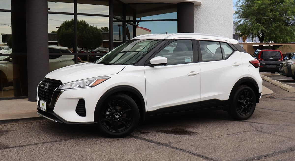 Used 2023 Nissan Kicks SV FWD image 3